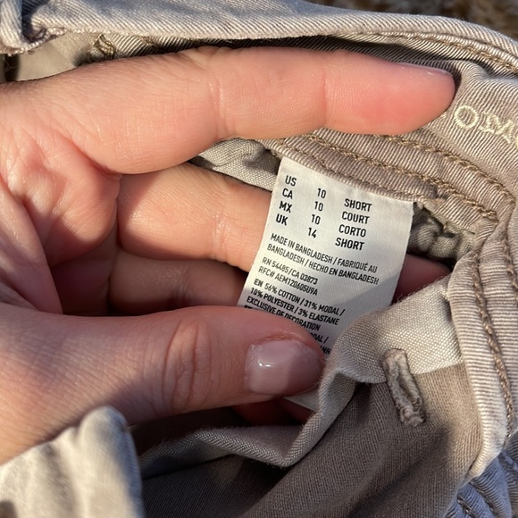 American Eagle Capris - Picture 4 of 4